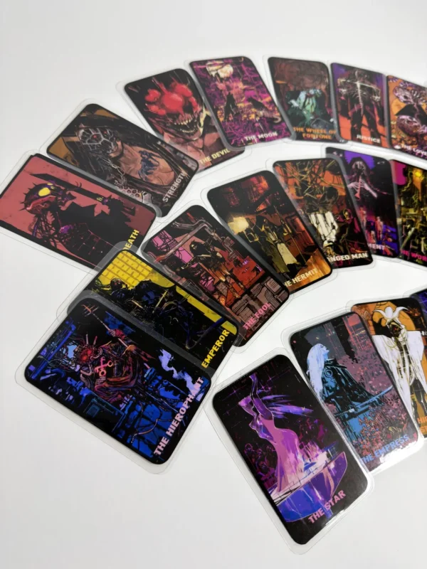 Cartas de los Arcanos Mayores de Cyberpunk y tarjeta de identificación de Arasaka en acrílico