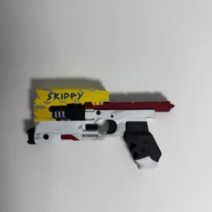 Réplica de la pistola Skippy de Cyberpunk 2077 pintada a mano con logo de Arasaka