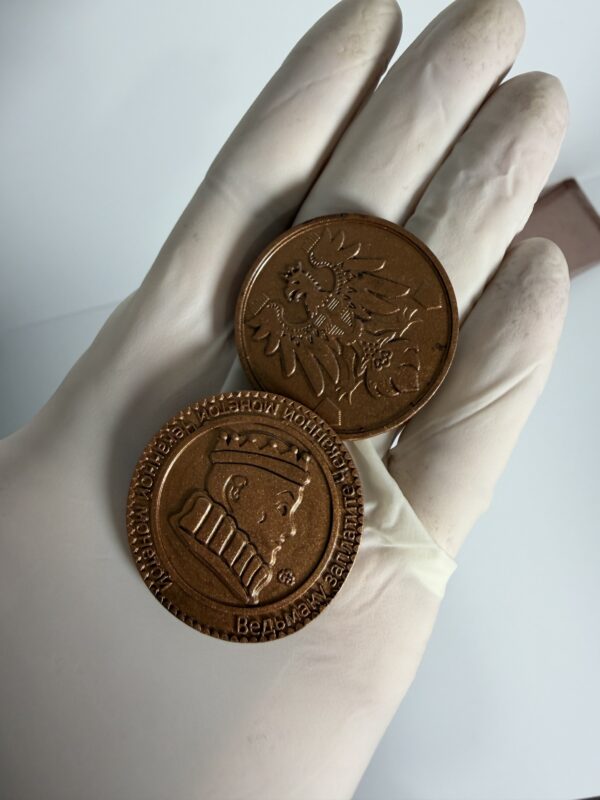 Detalle de relieves de Orens y Florines de The Witcher en resina